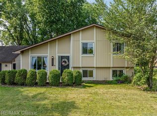 5025 S Pine Knob Trl, Clarkston, MI 48346