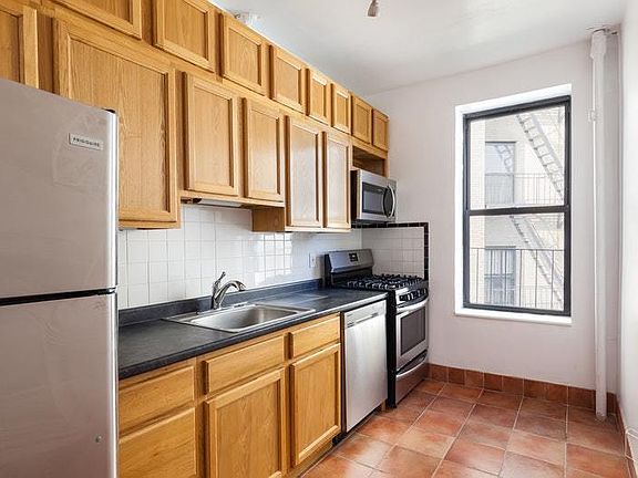 5th image of 196 Underhill Ave APT 2