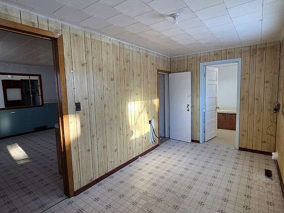 4th image of 128 Railway Avenue