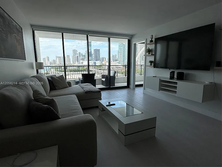 555 NE 15th St #10I — Photo 10