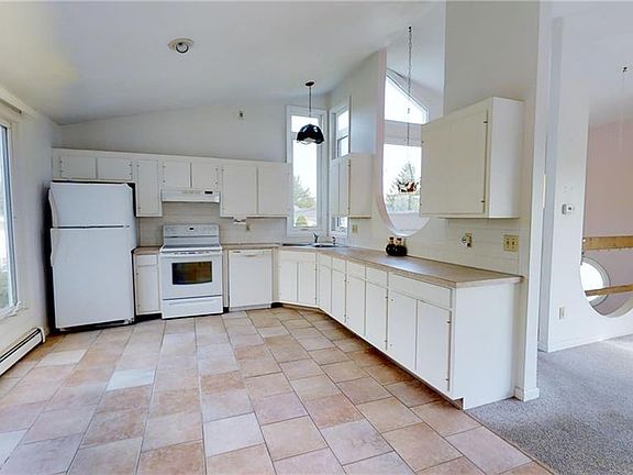 4th image of 131 Daytona Ave