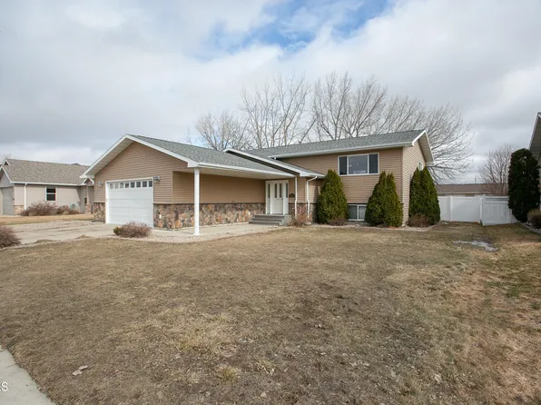 1520 20th Ave W, Williston, ND 58801