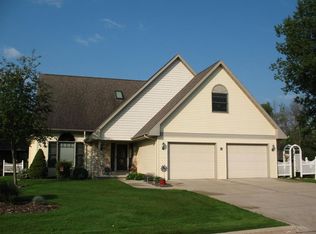 607 E Walnut Dr, Sturgeon Bay, WI 54235