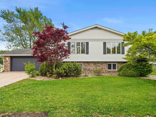 1505 Farmdale Dr, Schererville, IN 46375