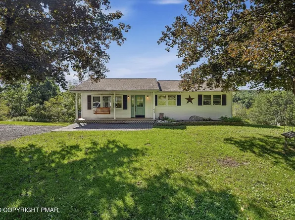 413 Stony Brook Dr, Stroudsburg, PA 18360