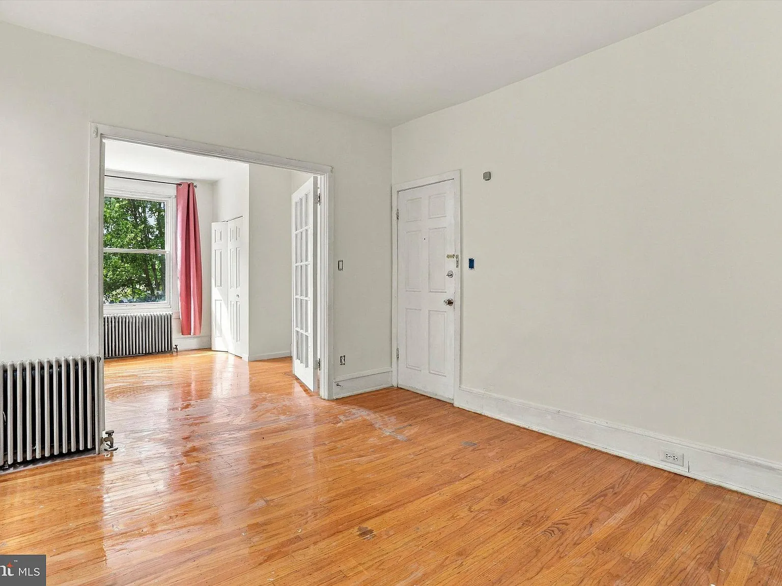 3 bed, 1.0 bath, 1598 sqft, $2,250 — Photo 3