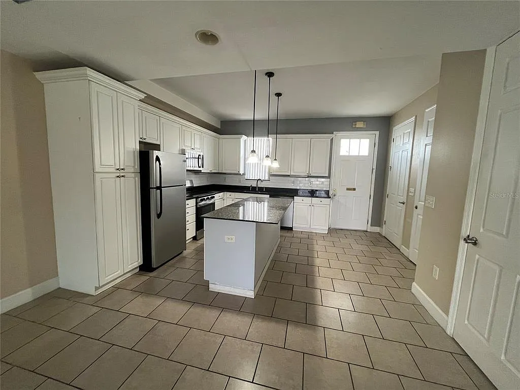 3 bed, 2.5 bath, 1512 sqft, $1,850 — Photo 3