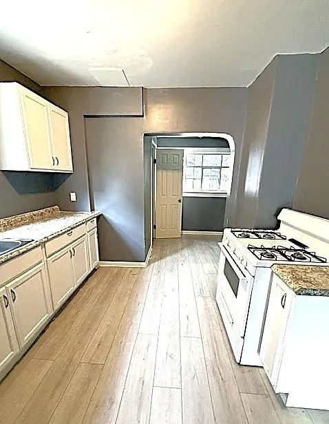 4 bed, 1216 sqft, $1,300 — Photo 2