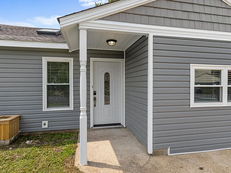 1465 Woodbridge Trl — Photo 3