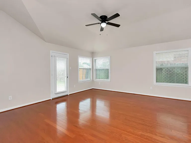 16510 Bluff Springs Dr — Photo 16