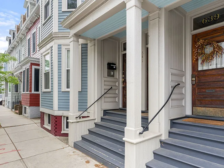 639 E 7th St #3 — Photo 27