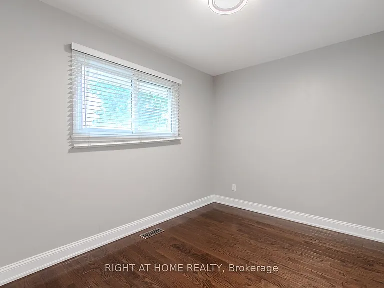 12 Murellen Cres — Photo 25
