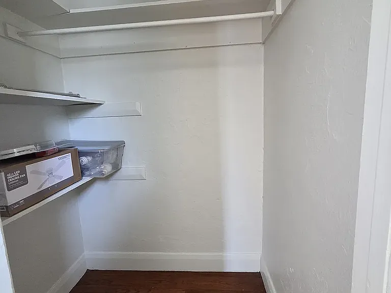 1497 W 27th St #1/2 — Photo 4