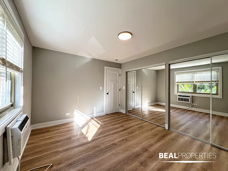 452 W Oakdale — Photo 22
