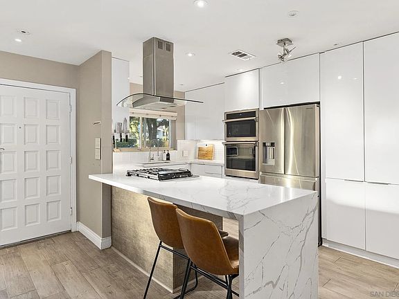 5th image of 4107 Loma Riviera Ln