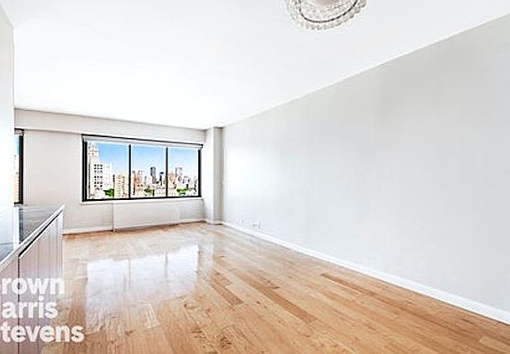 3rd image of 200 E 61st St APT 28C