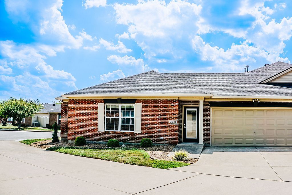 2001 Viola Gdns - Property Image