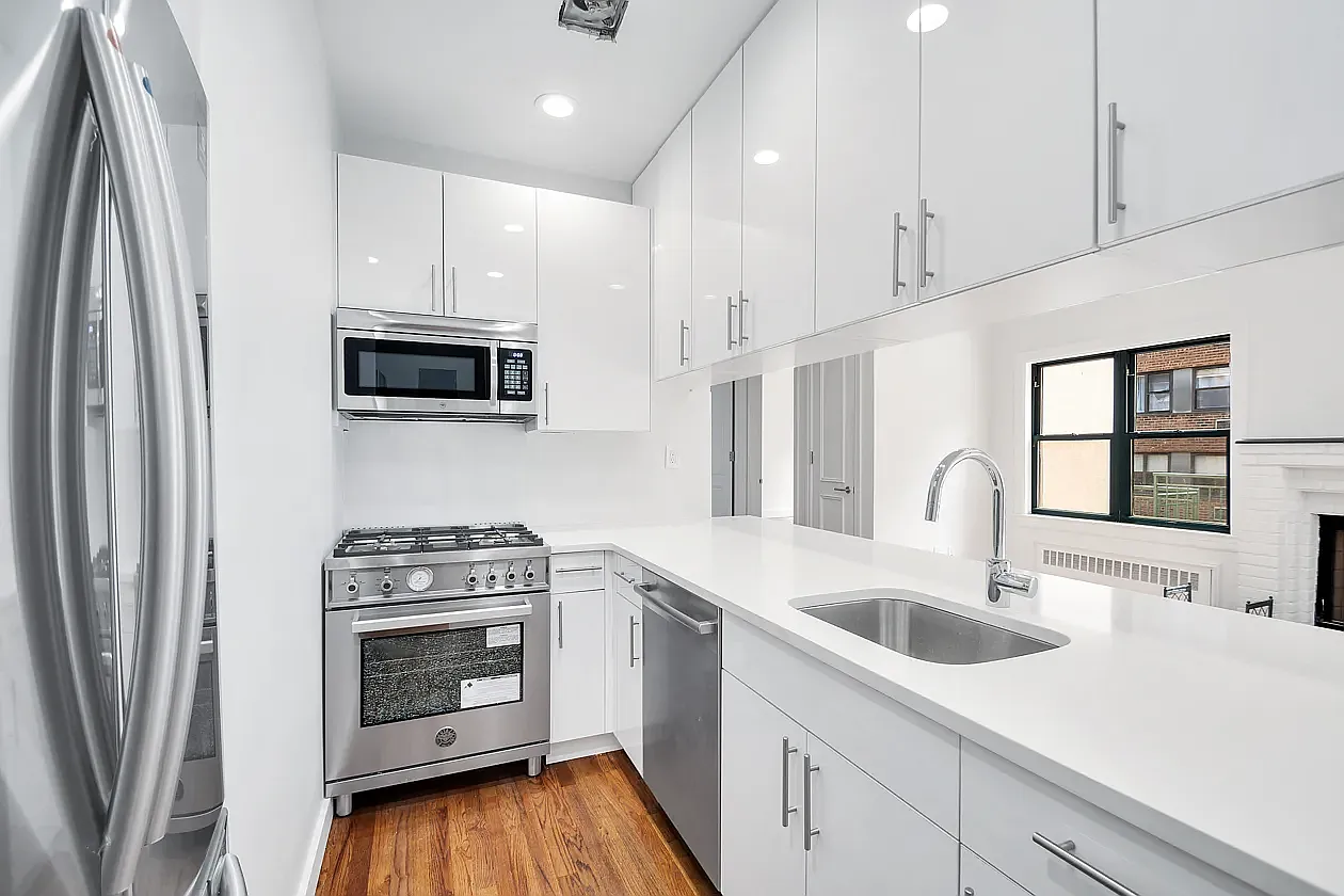 226 East 70th Street — Photo 1
