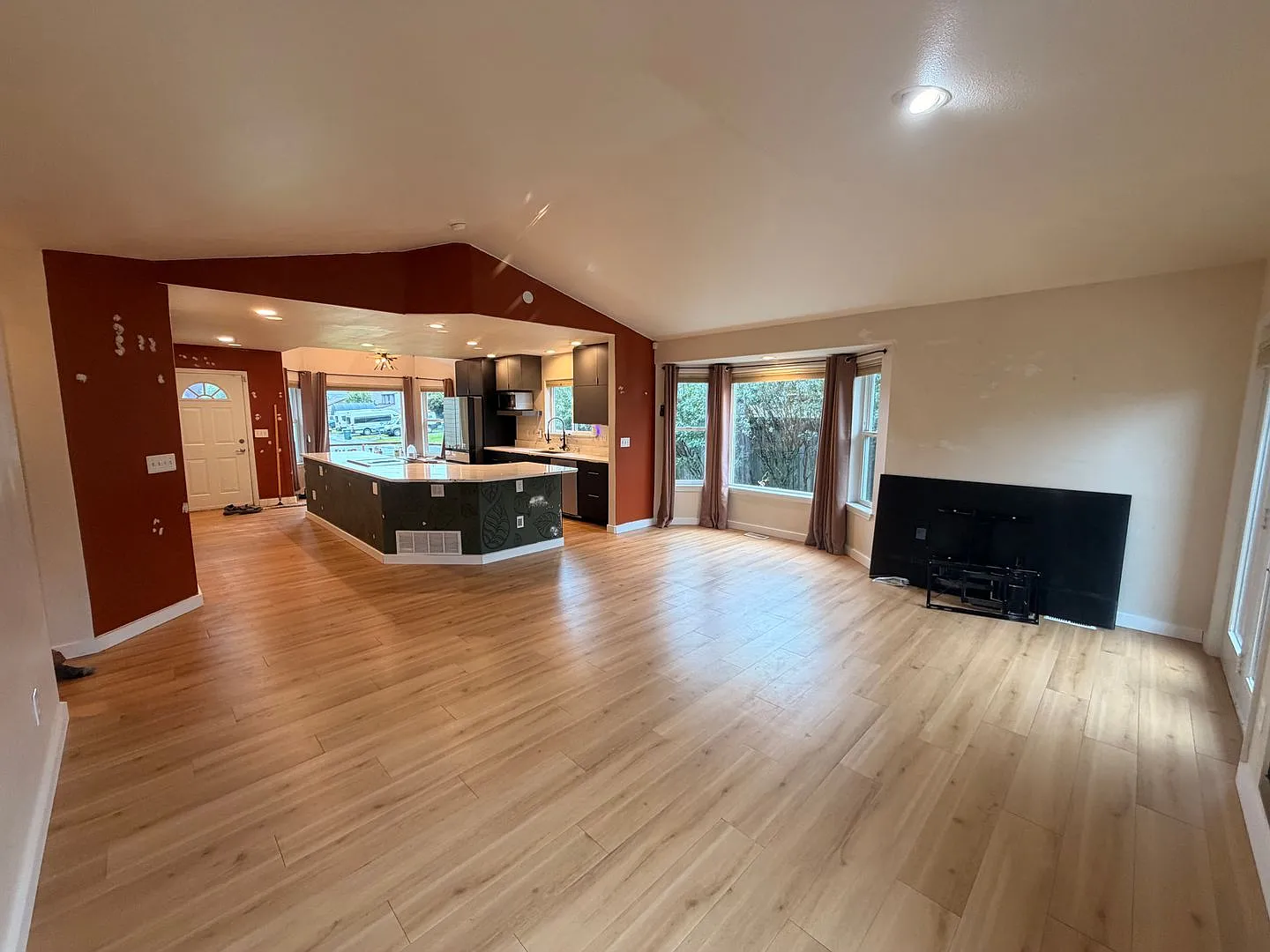 Beautify remodeled (3) bedroom Ranch Style Home! — Photo 2
