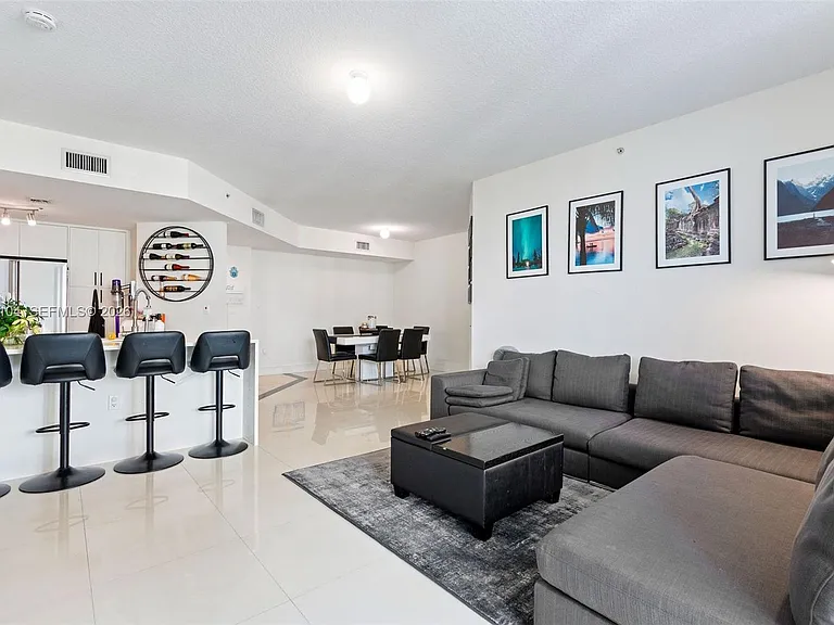 7900 Harbor Island Dr #518 — Photo 3