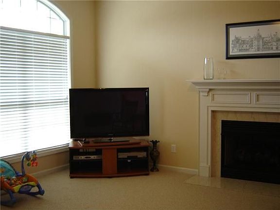 3rd image of 233 Chandler Blvd