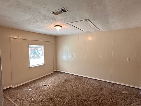 4th image of 811 Nl Robinson Dr
