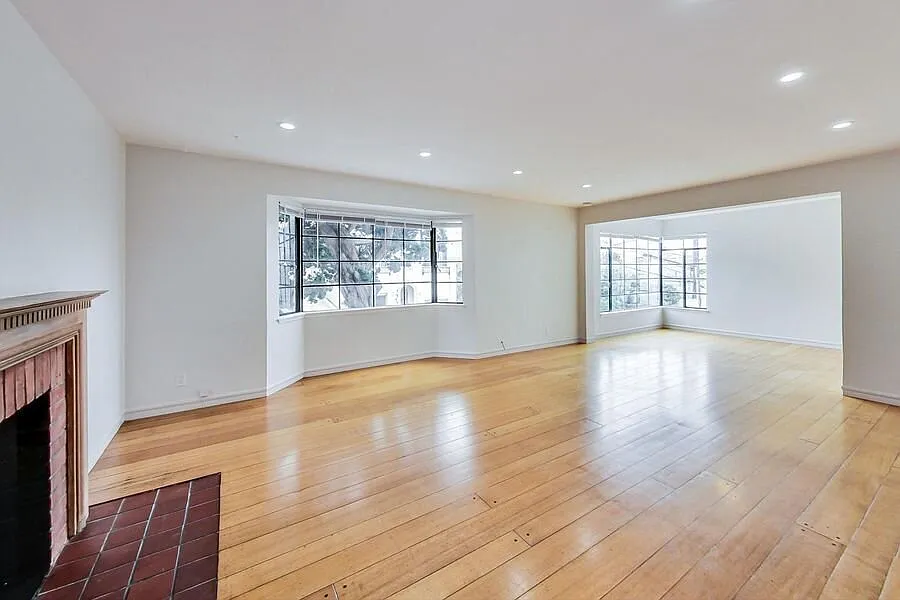 Spacious, remodeled two bedroom above the lake. Views, patio, and parking! — Photo 1