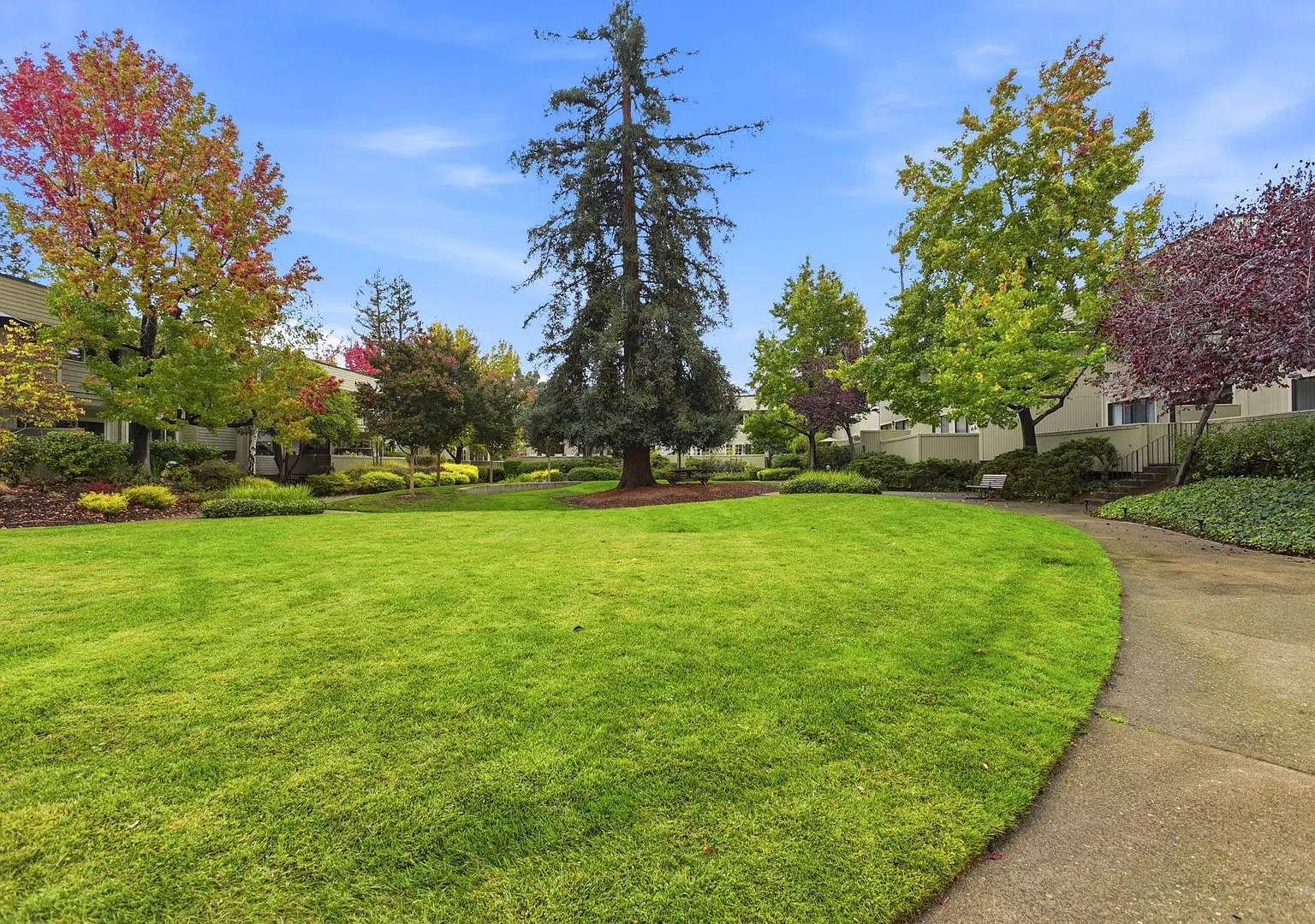 Gorgeous 2-Bedroom, 2-Bath Menlo Park Condo in a Prime Sand Hill-Adjacent Community — Photo 2