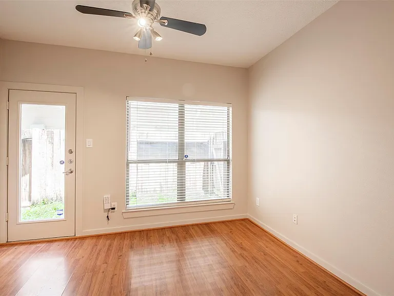 4040 Center St — Photo 18