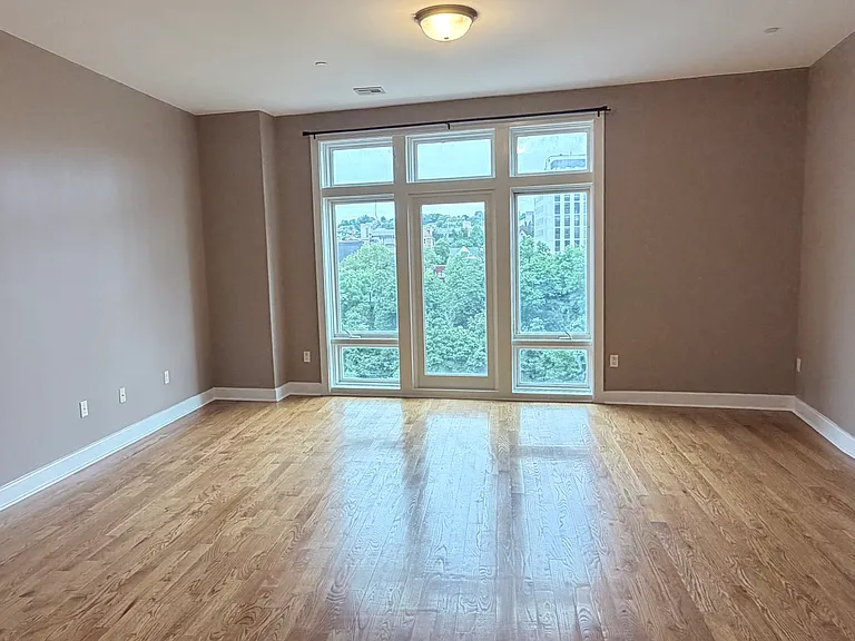 90 Bay Street Lndg #7H — Photo 3