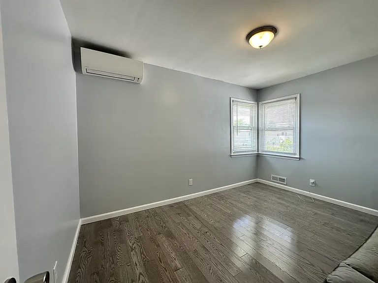 109 Manila Ave #2 — Photo 10