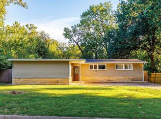 1207 SW Clontarf St, Topeka, KS 66611