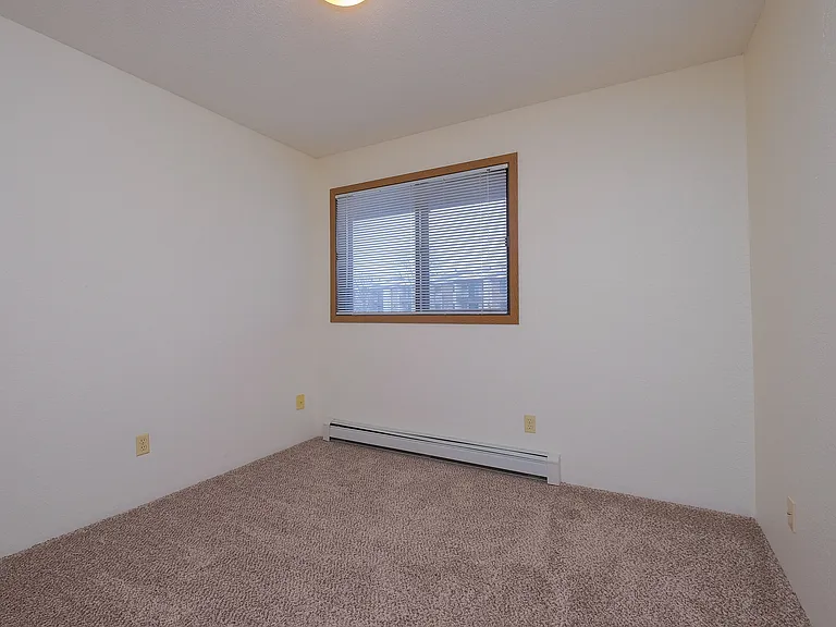 Fargo, ND South Pointe Apartments | Bedroom