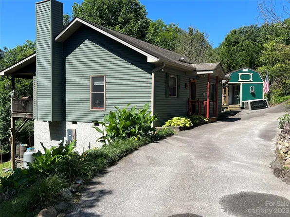 27 Autumn View Dr, Bat Cave, NC 28792