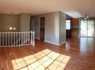 4001 Pickstone Dr, Fairfax, VA 22032