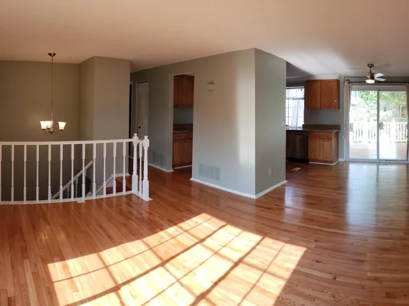 4001 Pickstone Dr, Fairfax, VA 22032
