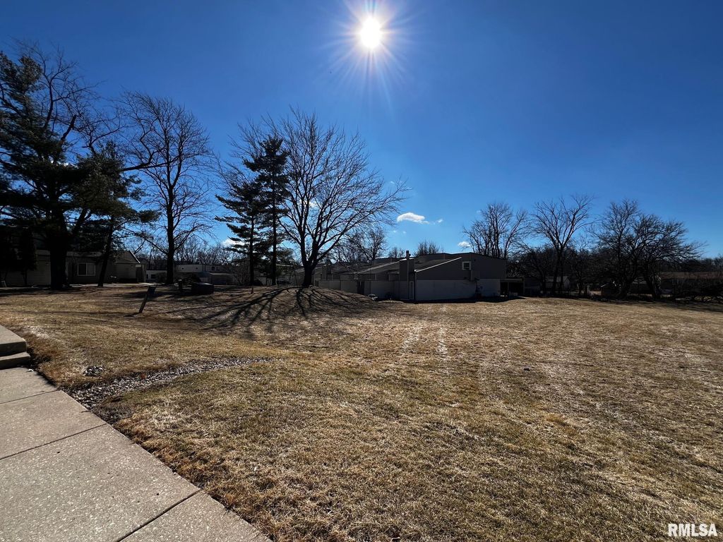 6831 N Frostwood Pkwy, Peoria, IL - View 5