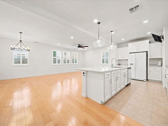 4th image of 15 Bannock Glen Pl