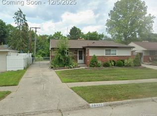 28312 Mackenzie Dr, Westland, MI 48185