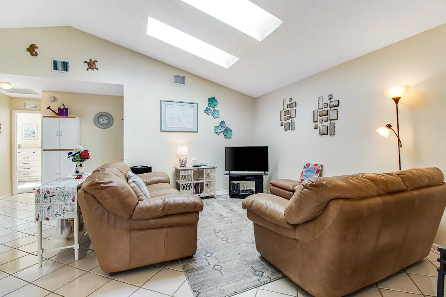 3 bed, 2.0 bath, 1173 sqft, $3,429 — Photo 1