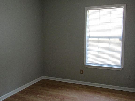 5th image of 7114 Village Ln