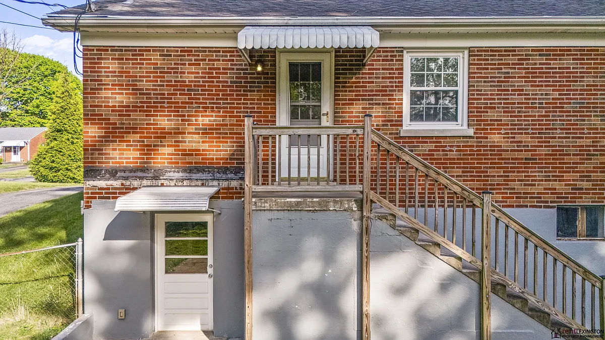 Building Photo - 1721 Albemarle Rd