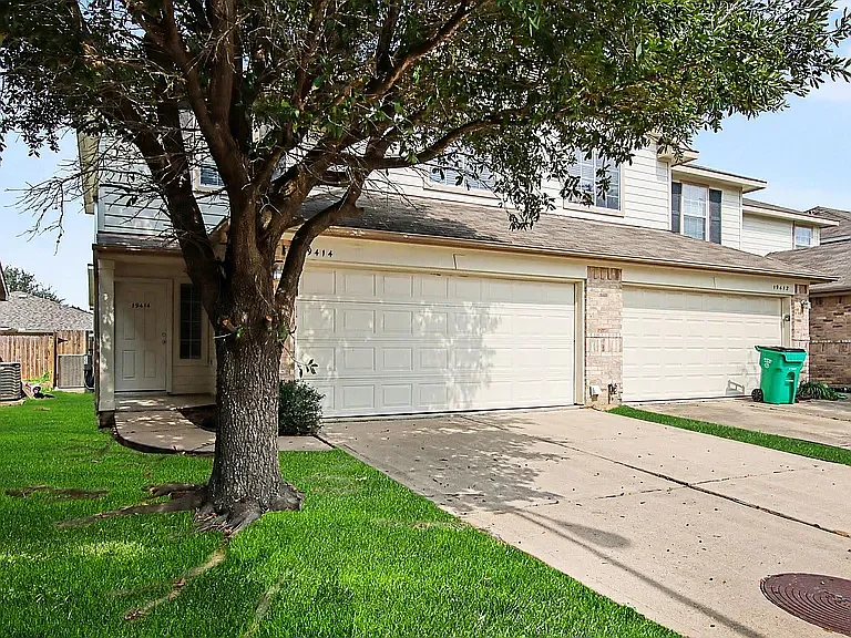 19414 Dry Canyon Ct — Photo 2