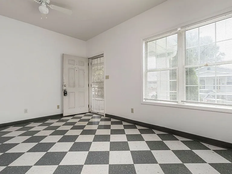 705 M St — Photo 5