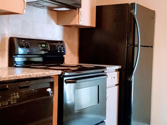 3rd image of 807 Oakland St APT 2