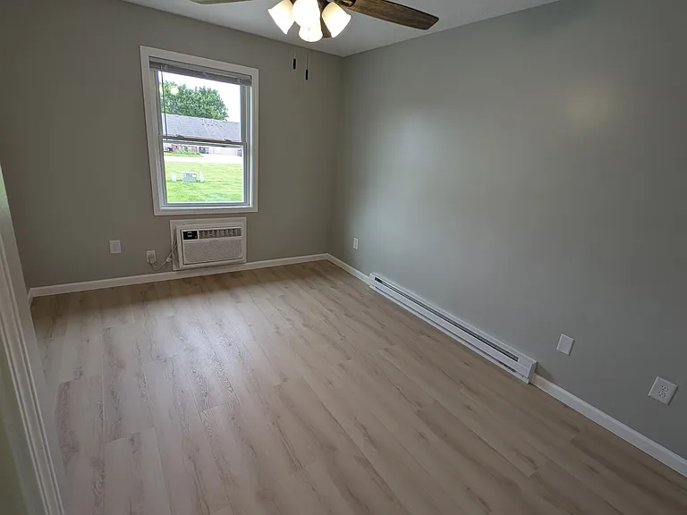 1550 Hawk Cir — Photo 10