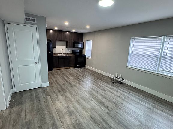 3rd image of 124 N Eddy St #2
