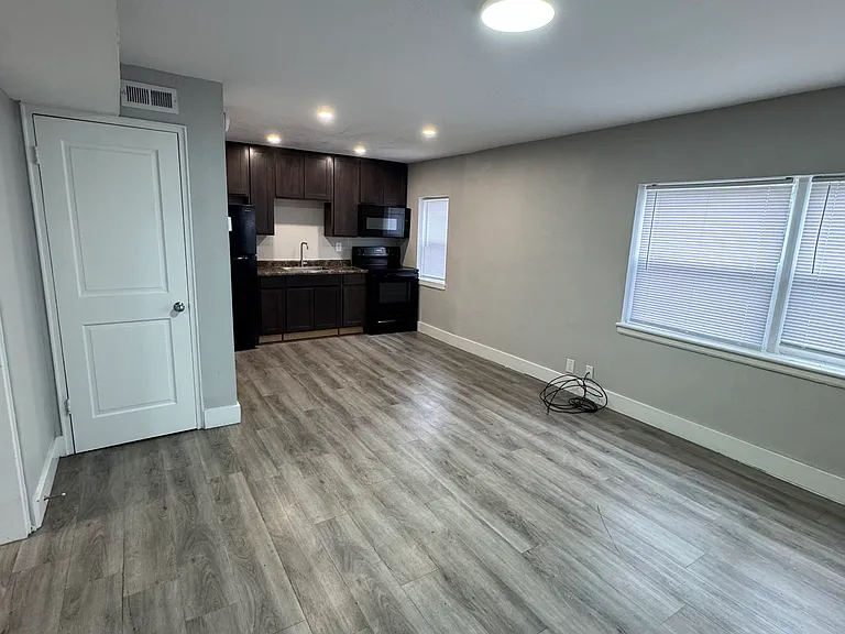 124 N Eddy St #17 — Photo 2