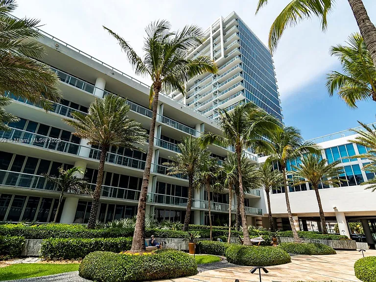 Collins Ave — Photo 37