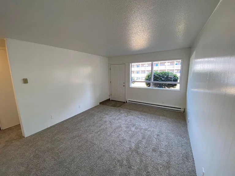 550 SW Levens St #21 — Photo 3